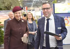 Her Royal Highness Princess Benedikte of Denmark was also visiting the IPM and the Floradania booth. In the picture with Peter Larsen-Ledet of Floradania.
